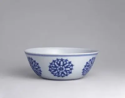 青花团花纹卧足碗 | 故宫陶瓷器藏品