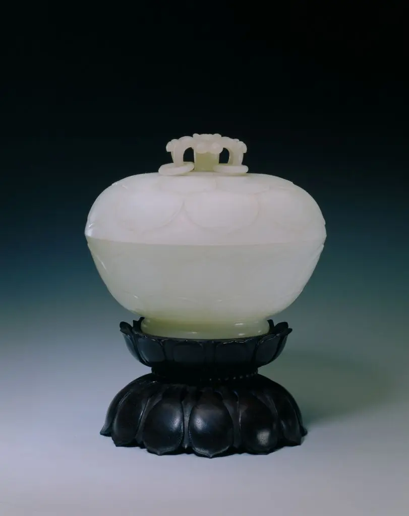 白玉莲花纹盒 | 故宫玉石器藏品