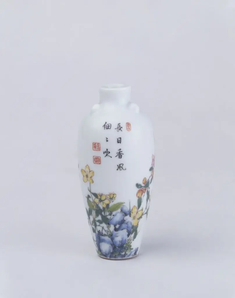 珐琅彩山石花卉纹小瓶 | 故宫陶瓷器藏品