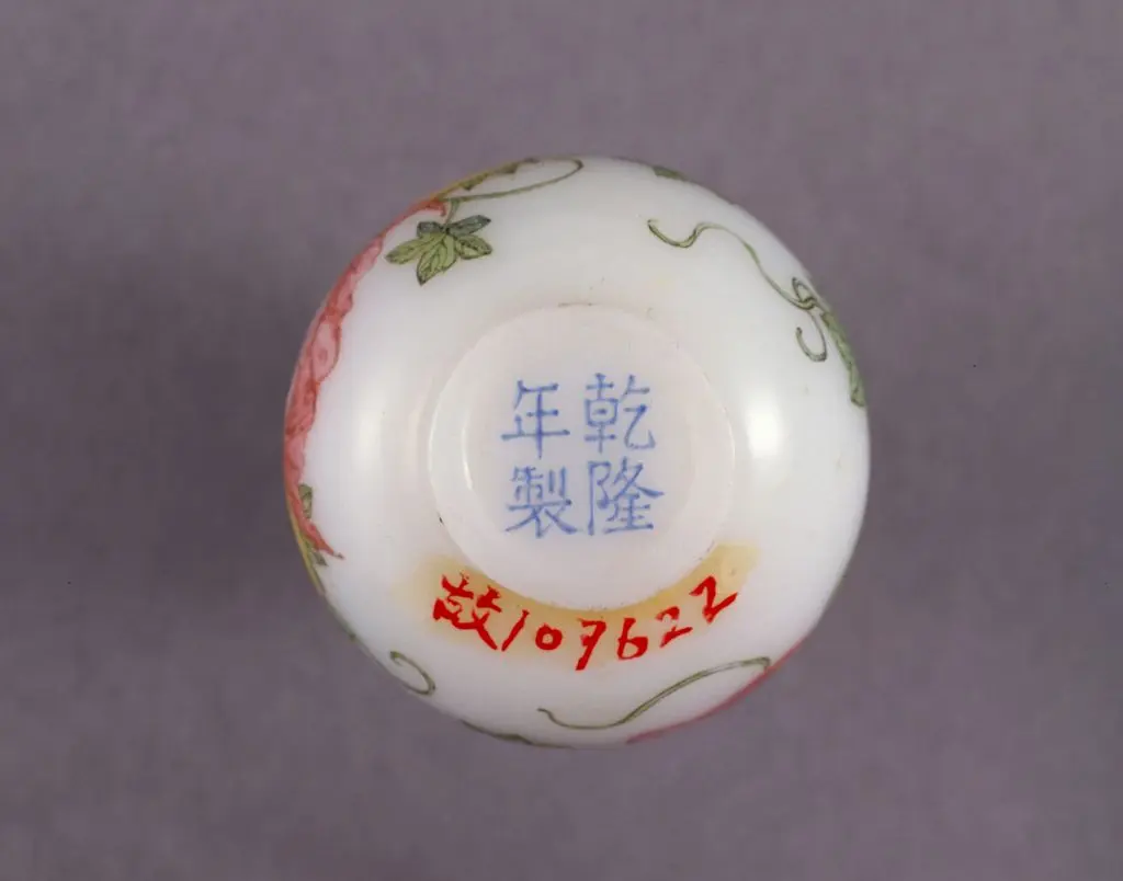 玻璃胎画珐琅葫芦式鼻烟壶 | 故宫生活器具类藏品