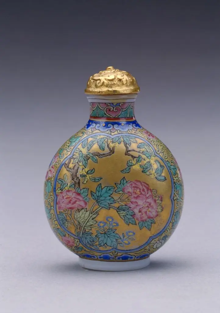 玻璃胎画珐琅芙蓉花鼻烟壶 | 故宫生活器具类藏品