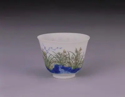 五彩十二月花卉纹杯 | 故宫陶瓷器藏品