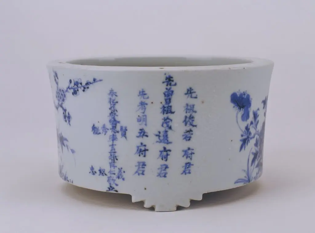 青花梅雀纹炉 | 故宫陶瓷器藏品