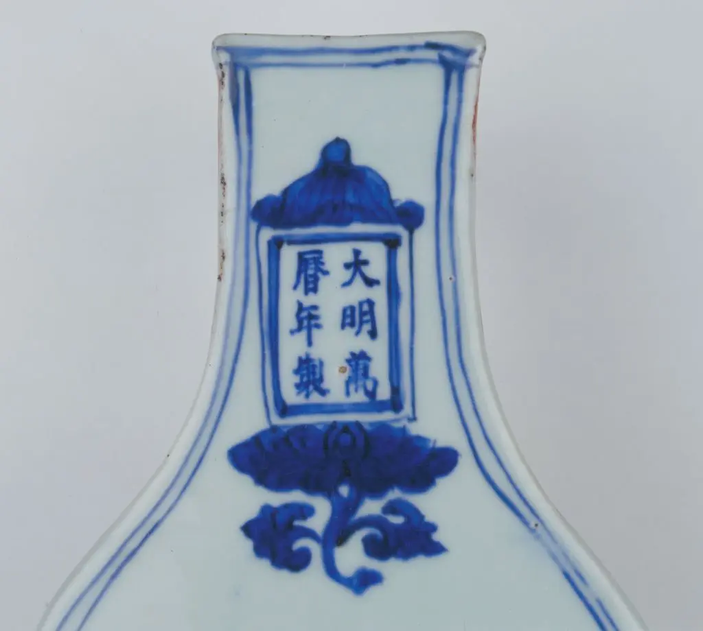 五彩云凤纹葫芦式壁瓶 | 故宫陶瓷器藏品