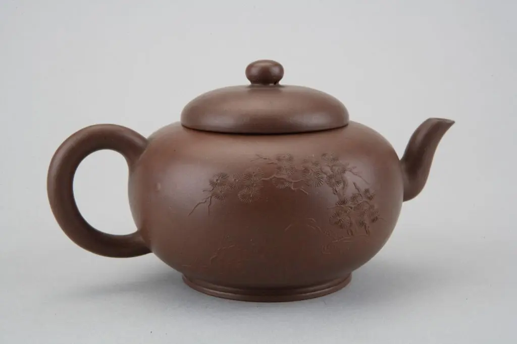 宜兴窑紫砂胎泥绘烹茶图题乾隆御制诗文执壶 | 故宫陶瓷器藏品