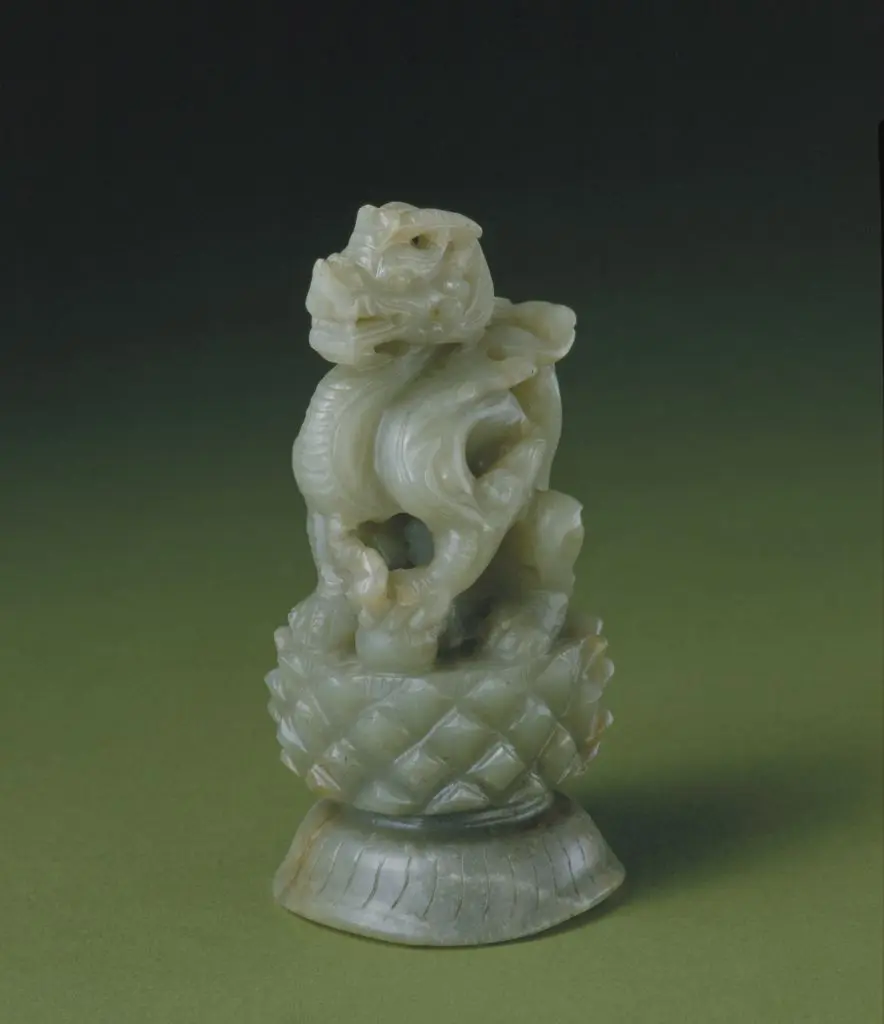 青玉莲托蹲龙 | 故宫玉石器藏品