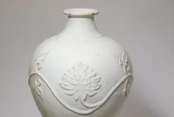 宜兴窑塑贴莲花纹梅瓶 - 故宫陶瓷器藏品