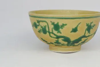 黄地绿彩花鸟纹碗 - 故宫陶瓷器藏品