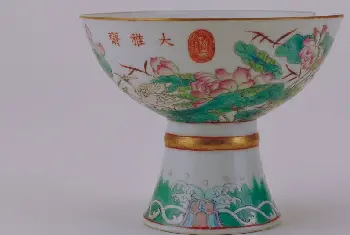 白釉粉彩鹤莲纹高足碗 - 故宫陶瓷器藏品