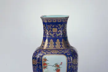 霁蓝釉描金地开光粉彩花鸟纹方瓶 - 故宫陶瓷器藏品