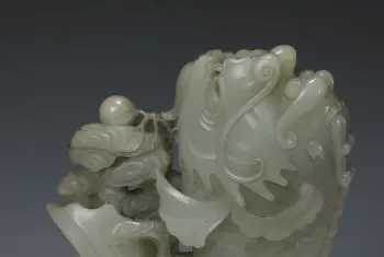 青玉龙首鳌鱼花插 - 故宫玉石器藏品