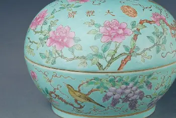 绿地粉彩藤萝花鸟纹圆盒 - 故宫陶瓷器藏品