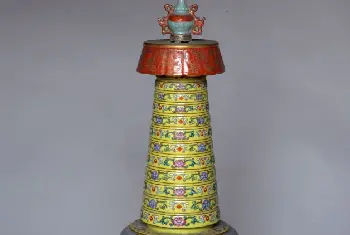 黄地粉彩勾莲纹佛塔 - 故宫陶瓷器藏品