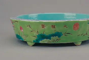 绿地粉彩荷花纹花盆 - 故宫陶瓷器藏品