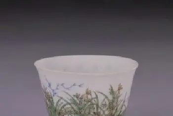 五彩十二月花卉纹杯 - 故宫陶瓷器藏品