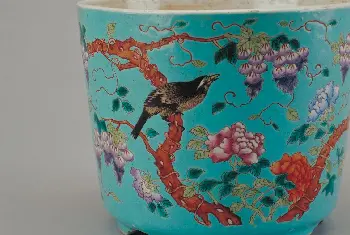 绿地粉彩藤萝月季花纹花盆 - 故宫陶瓷器藏品