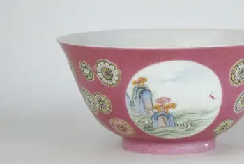 胭脂红地开光珐琅彩花鸟纹碗 - 故宫陶瓷器藏品