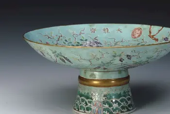 “大雅斋”款绿地粉彩花鸟纹高足盘 - 故宫陶瓷器藏品