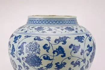 青花八宝勾莲大罐 - 故宫陶瓷器藏品