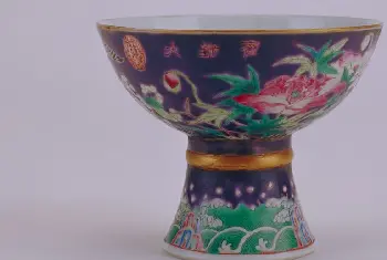 藕荷地粉彩花鸟纹高足碗 - 故宫陶瓷器藏品