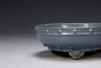 宜兴窑仿钧釉鼓钉三足花盆托 - 故宫陶瓷器藏品