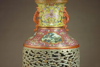 粉彩描金云蝠转心瓶 - 故宫陶瓷器藏品