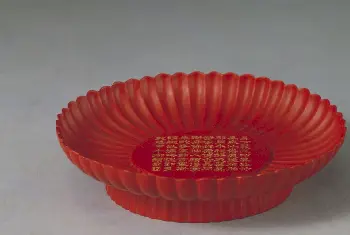 脱胎朱漆菊瓣式盘 - 故宫漆器藏品