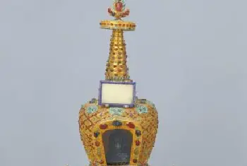 金嵌玉石佛塔 - 故宫金银锡器藏品