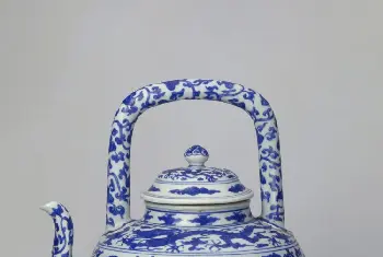 青花团龙纹提梁壶 - 故宫陶瓷器藏品