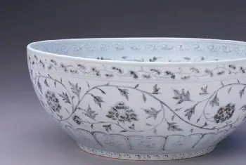 青花缠枝花卉纹碗 - 故宫陶瓷器藏品