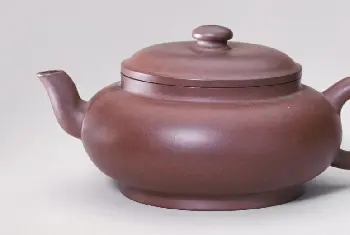 宜兴窑紫砂端把茶壶 - 故宫陶瓷器藏品