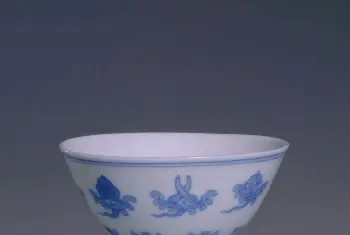 青花八宝勾云纹高足盅 - 故宫陶瓷器藏品