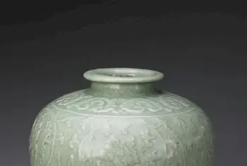 龙泉窑青釉凸花缠枝莲纹尊 - 故宫陶瓷器藏品