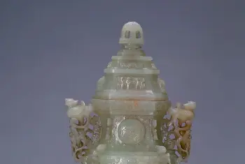 青玉钟表纹瓶 - 故宫玉石器藏品