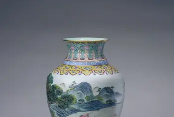 粉彩婴龙灯图瓶 - 故宫陶瓷器藏品