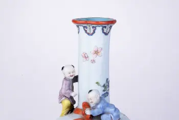 粉彩花卉凸三婴戏瓶 - 故宫陶瓷器藏品