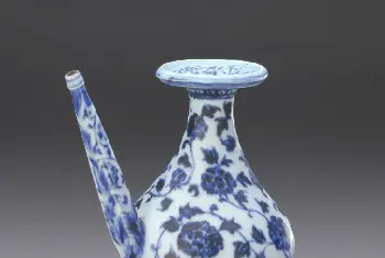 青花缠枝牡丹纹军持 - 故宫陶瓷器藏品