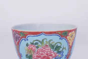 红地开光珐琅彩牡丹图杯 - 故宫陶瓷器藏品