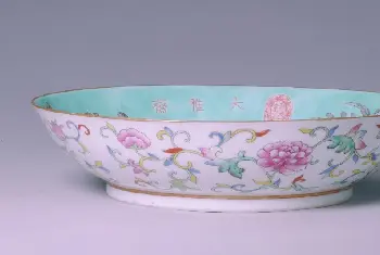 绿地墨彩花鸟纹盘 - 故宫陶瓷器藏品